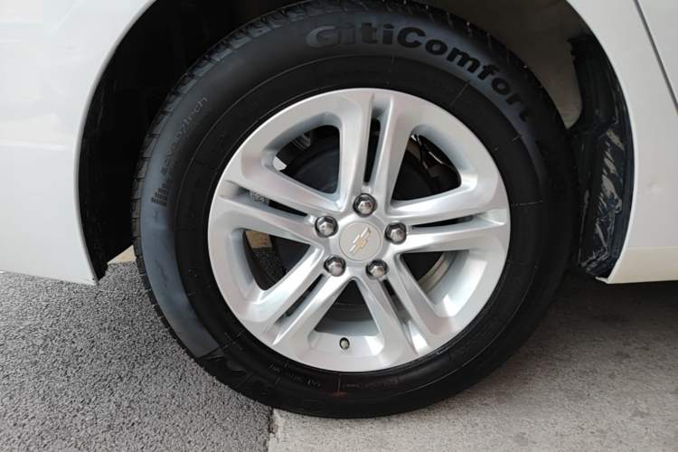 Used Chevrolet Cavalier 2016 1.5L Automatic Enjoyment Edition Right Rear Wheel Hub