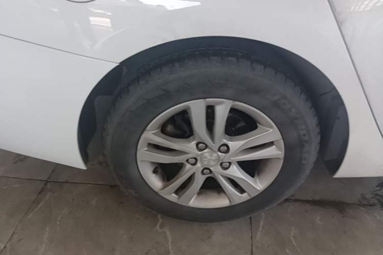Used Chevrolet Cavalier 2016 1.5L Automatic Xinyue Edition Right Rear Wheel Hub