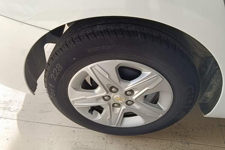Used Chevrolet Cavalier 2016 1.5L Automatic Enjoyment Edition Right Rear Wheel Hub