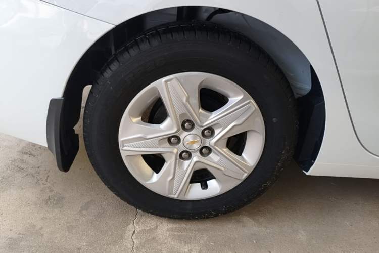 Used Chevrolet Cavalier 2016 1.5L Automatic Enjoyment Edition Right Rear Wheel Hub