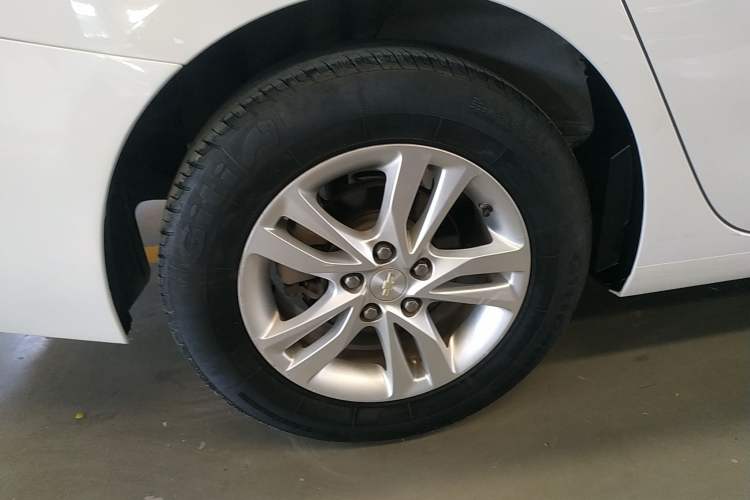 Used Chevrolet Cavalier 2016 1.5L Automatic Xinyue Edition Right Rear Wheel Hub