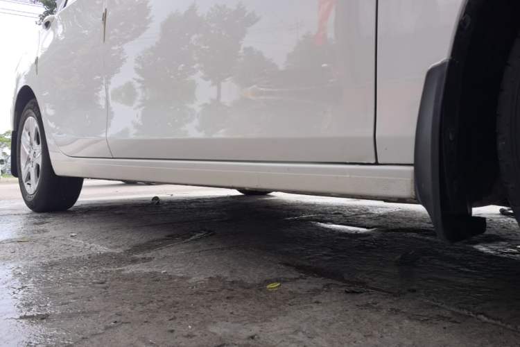 Used Chevrolet Cavalier 2016 1.5L Manual Enjoyment Edition Right Side Sill