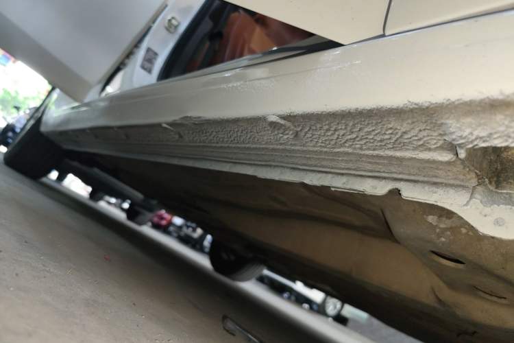 Used Chevrolet Cavalier 2016 1.5L Automatic Enjoyment Edition Right Side Sill