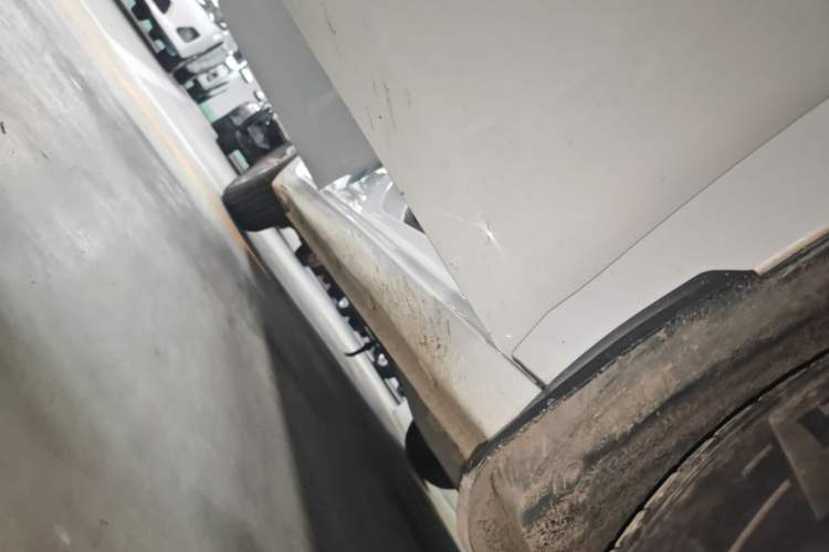Used Chevrolet Cavalier 2016 1.5L Automatic Enjoyment Edition Right Side Sill