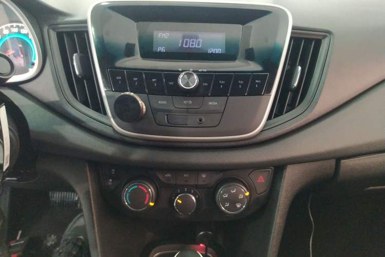 Used Chevrolet Cavalier 2016 1.5L Automatic Enjoyment Edition Audio And AC Panel