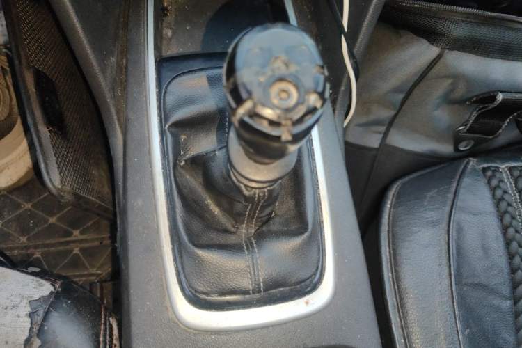 Used Chevrolet Cavalier 2016 1.5L Manual Enjoyment Edition Gear Lever
