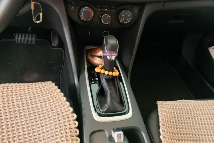 Used Chevrolet Cavalier 2016 1.5L Automatic Xinyue Edition Gear Lever