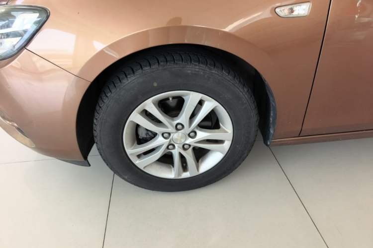 Used Chevrolet Cavalier 2016 1.5L Automatic Xinyue Edition Left Front Wheel Hub