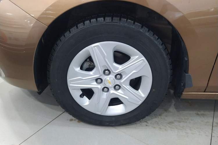 Used Chevrolet Cavalier 2016 1.5L Automatic Enjoyment Edition Left Front Wheel Hub