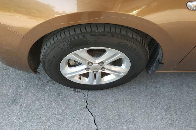 Used Chevrolet Cavalier 2016 1.5L Automatic Enjoyment Edition Left Front Wheel Hub