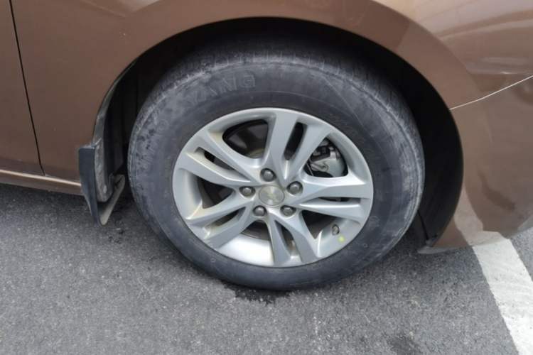Used Chevrolet Cavalier 2016 1.5L Automatic Xinyue Edition Right Front Wheel Hub