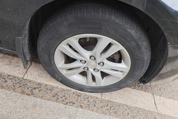 Used Chevrolet Cavalier 2018 320 Automatic Xinyue Edition Right Front Wheel Hub