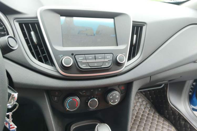 Used Chevrolet Cavalier 2018 320 Automatic Xinyue Edition Audio And AC Panel