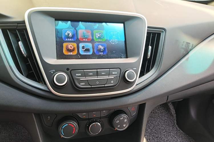 Used Chevrolet Cavalier 2018 320 Manual Xinyue Edition Audio And AC Panel