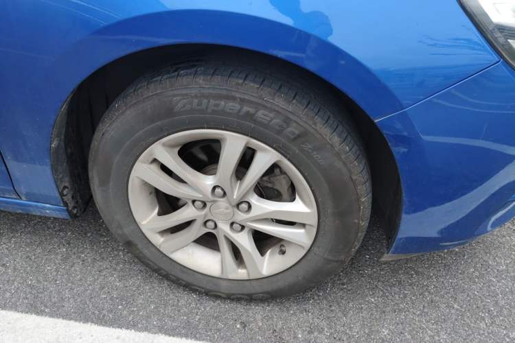 Used Chevrolet Cavalier 2018 320 Automatic Xinyue Edition Right Front Wheel Hub
