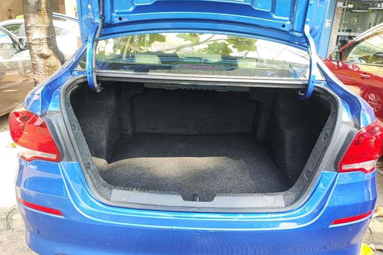 Used Chevrolet Cavalier 2018 320 Manual Xinyue Edition Trunk