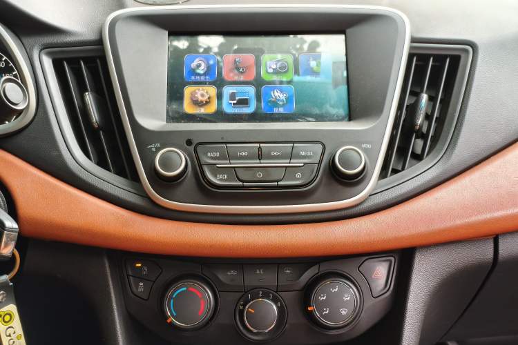 Used Chevrolet Cavalier 2018 320 Automatic Xinyue Edition Audio And AC Panel