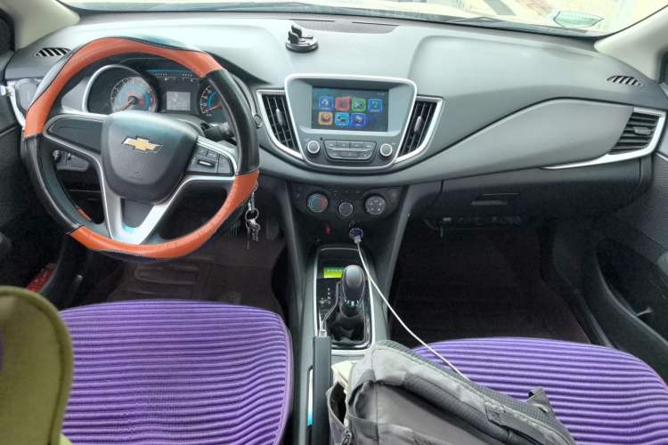 Used Chevrolet Cavalier 2018 320 Automatic Xinyue Edition Center Console