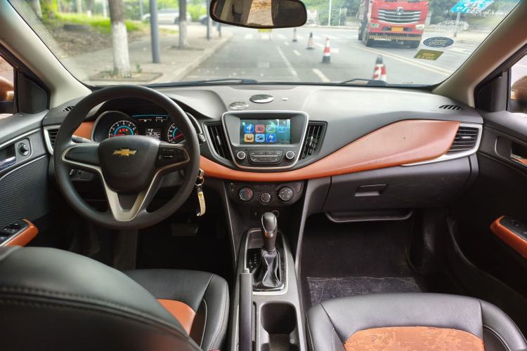 Used Chevrolet Cavalier 2018 320 Automatic Xinyue Edition Center Console