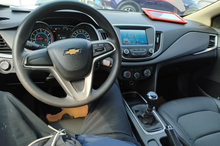 Used Chevrolet Cavalier 2018 320 Manual Xinyue Edition Center Console
