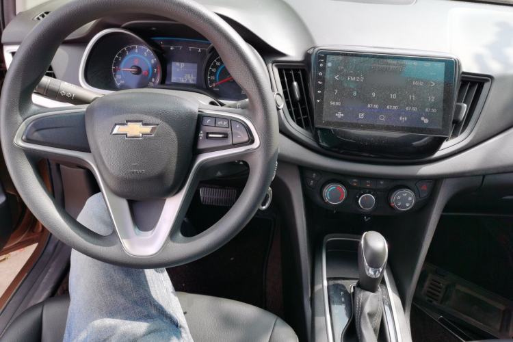 Used Chevrolet Cavalier 2018 320 Automatic Xinyue Edition Center Console