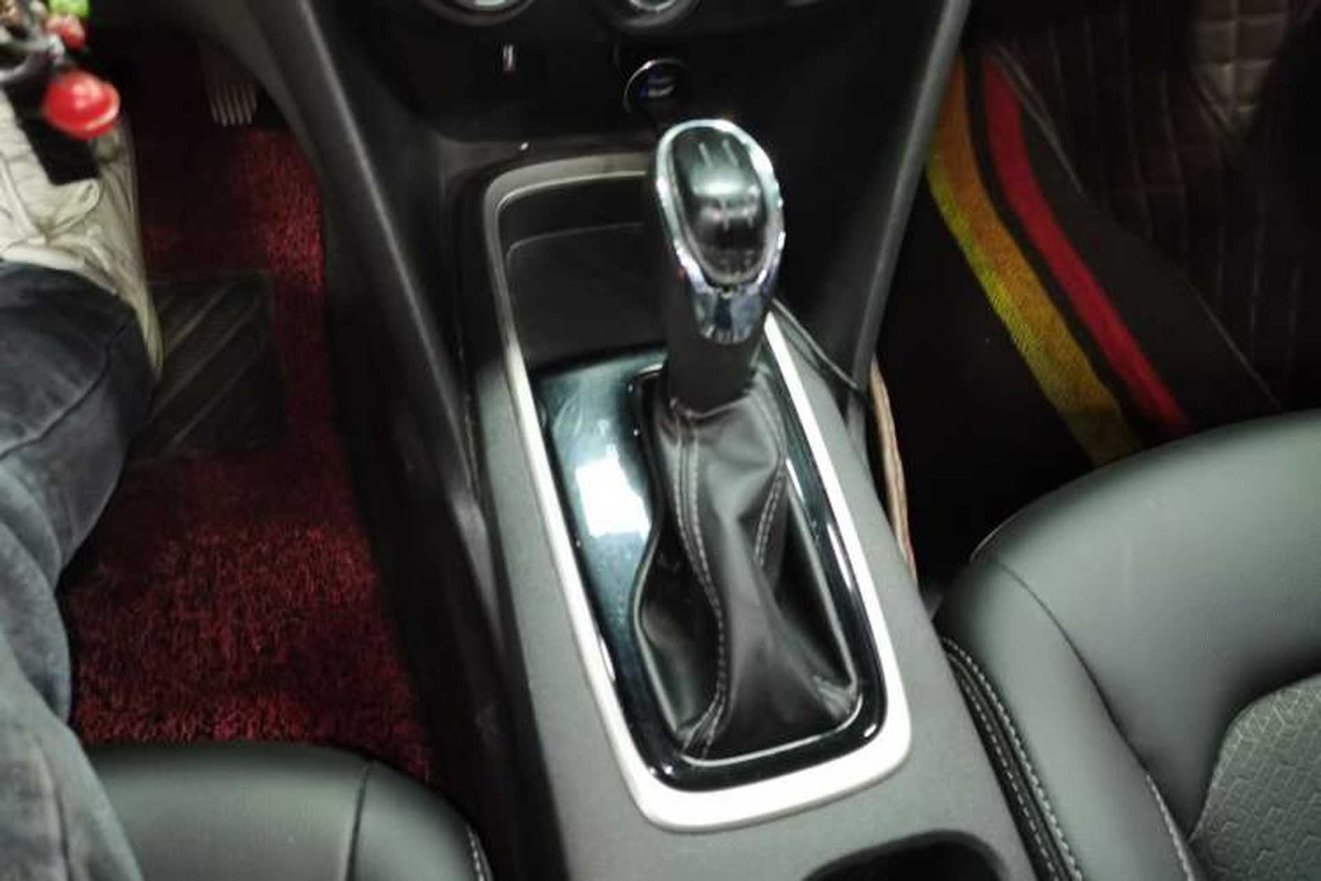 Used Chevrolet Cavalier 2018 320 Automatic Xinyue Edition Gear Lever