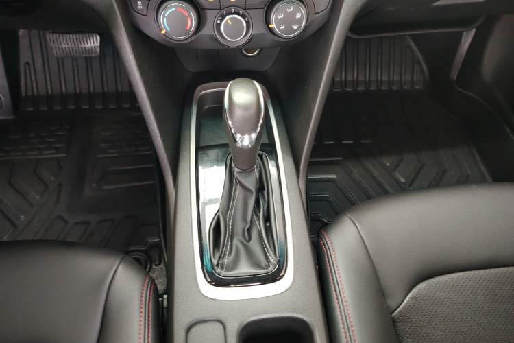 Used Chevrolet Cavalier 2018 320 Automatic Enjoyment Sunroof Edition Gear Lever