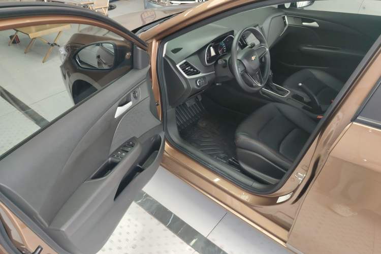 Used Chevrolet Cavalier 2018 320 Automatic Enjoyment Sunroof Edition Interior 3