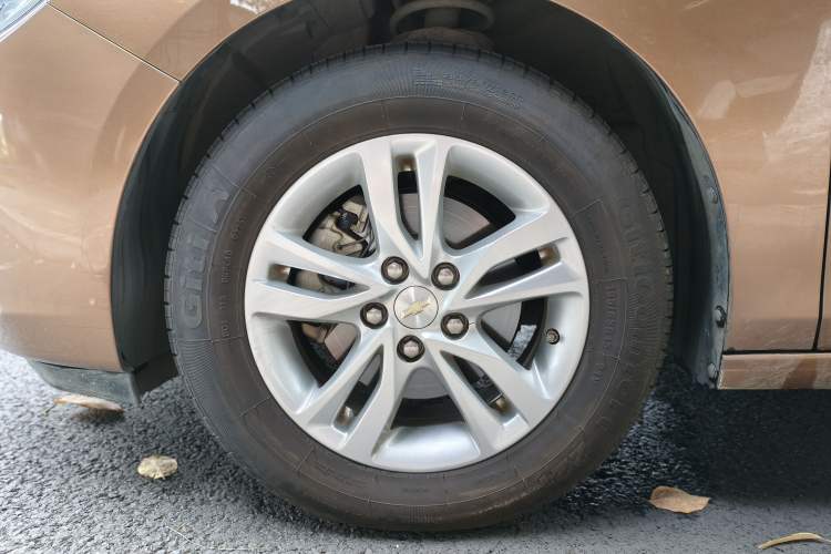 Used Chevrolet Cavalier 2018 320 Automatic Xinyue Edition Left Front Wheel Hub