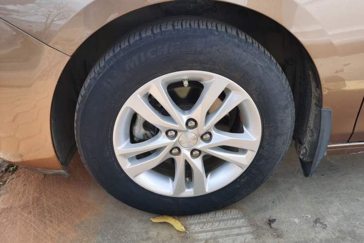 Used Chevrolet Cavalier 2018 320 Automatic Xinyue Edition Left Front Wheel Hub