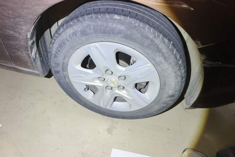 Used Chevrolet Cavalier 2018 320 Automatic Enjoyment Sunroof Edition Right Front Wheel Hub
