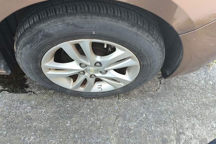 Used Chevrolet Cavalier 2018 320 Automatic Xinyue Edition Right Front Wheel Hub