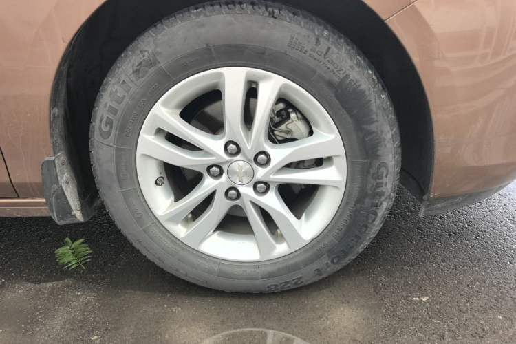 Used Chevrolet Cavalier 2018 320 Automatic Xinyue Edition Right Front Wheel Hub