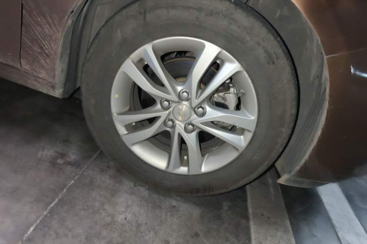 Used Chevrolet Cavalier 2018 320 Automatic Xinyue Edition Right Front Wheel Hub