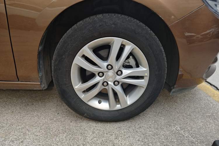 Used Chevrolet Cavalier 2018 320 Automatic Xinyue Edition Right Front Wheel Hub