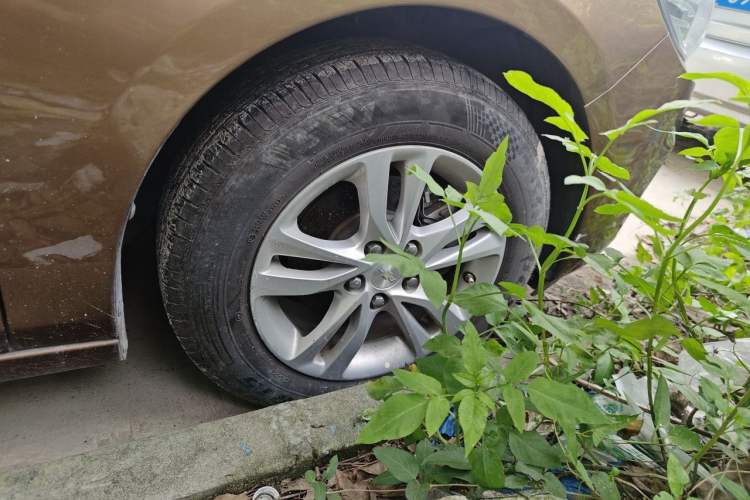 Used Chevrolet Cavalier 2018 320 Automatic Xinyue Edition Right Front Wheel Hub