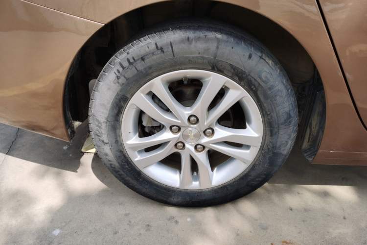 Used Chevrolet Cavalier 2018 320 Automatic Xinyue Edition Right Rear Wheel Hub