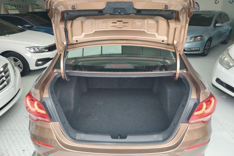 Used Chevrolet Cavalier 2018 320 Automatic Enjoyment Sunroof Edition Trunk