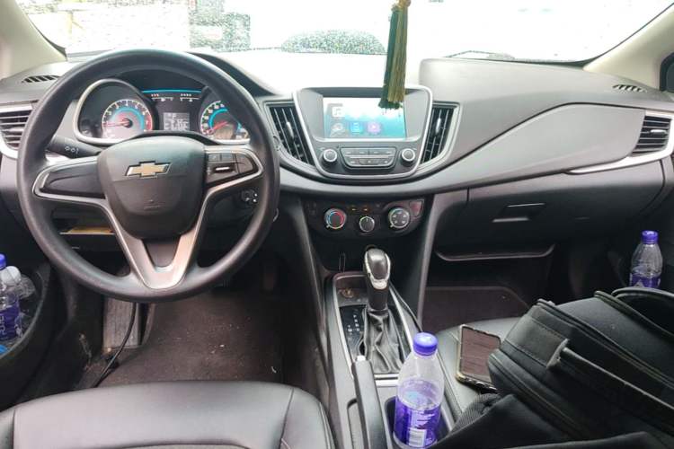 Used Chevrolet Cavalier 2018 320 Automatic Xinyue Edition Center Console