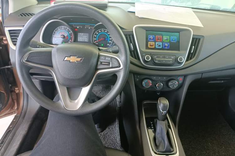 Used Chevrolet Cavalier 2018 320 Automatic Xinyue Edition Center Console