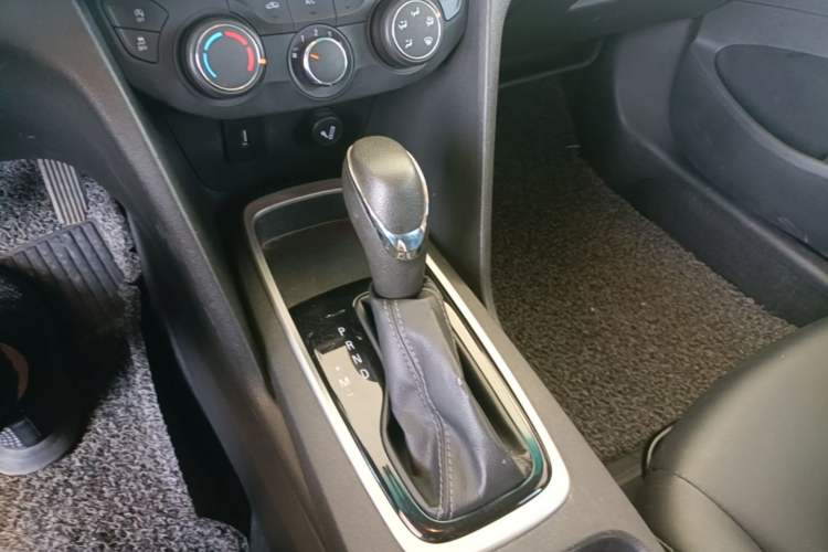 Used Chevrolet Cavalier 2018 320 Automatic Xinyue Edition Gear Lever