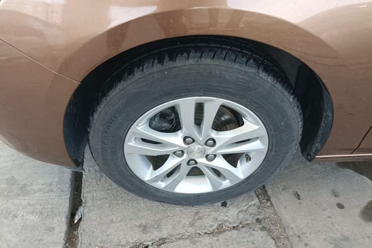 Used Chevrolet Cavalier 2018 320 Automatic Xinyue Edition Left Front Wheel Hub
