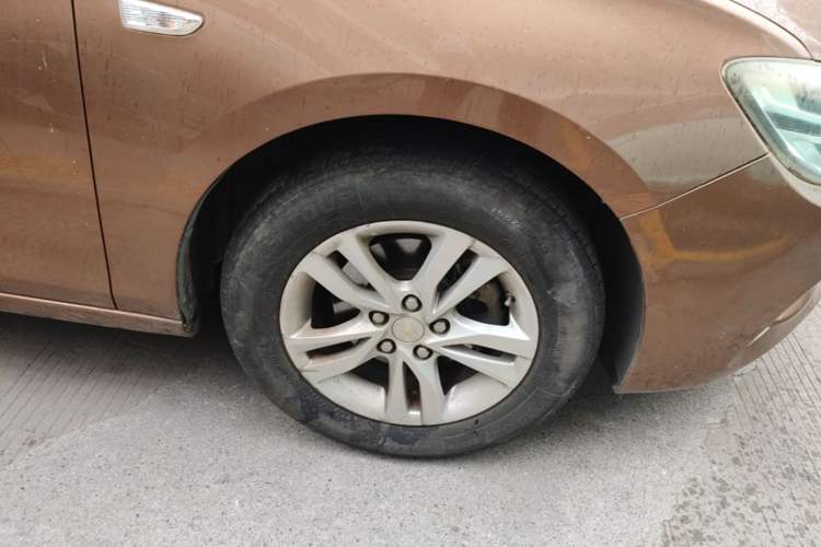 Used Chevrolet Cavalier 2018 320 Automatic Xinyue Edition Right Front Wheel Hub