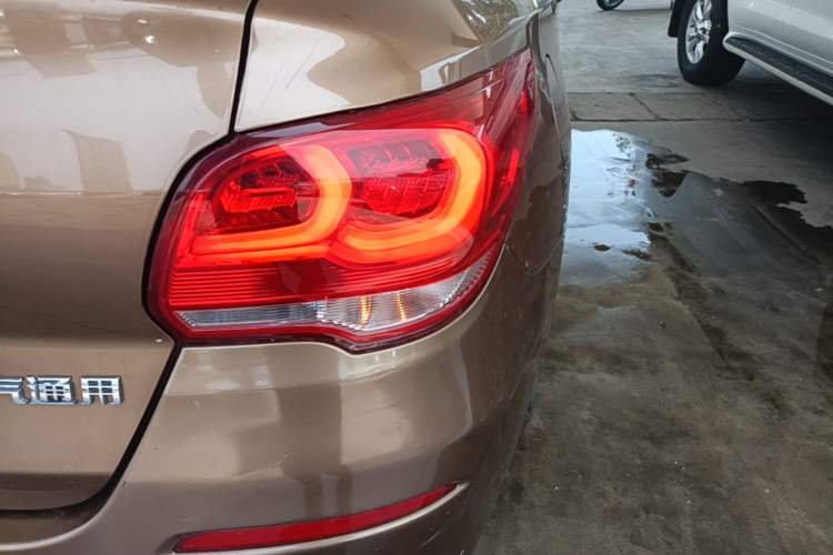 Used Chevrolet Cavalier 2018 320 Automatic Xinyue Edition Right Rear Taillight