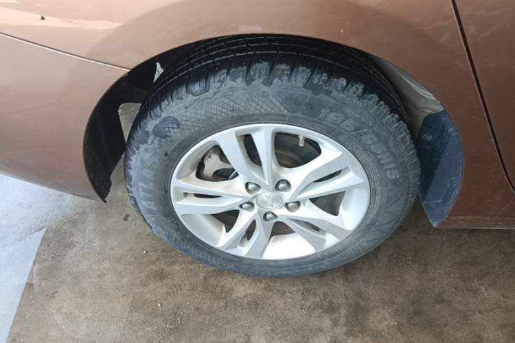 Used Chevrolet Cavalier 2018 320 Automatic Xinyue Edition Right Rear Wheel Hub