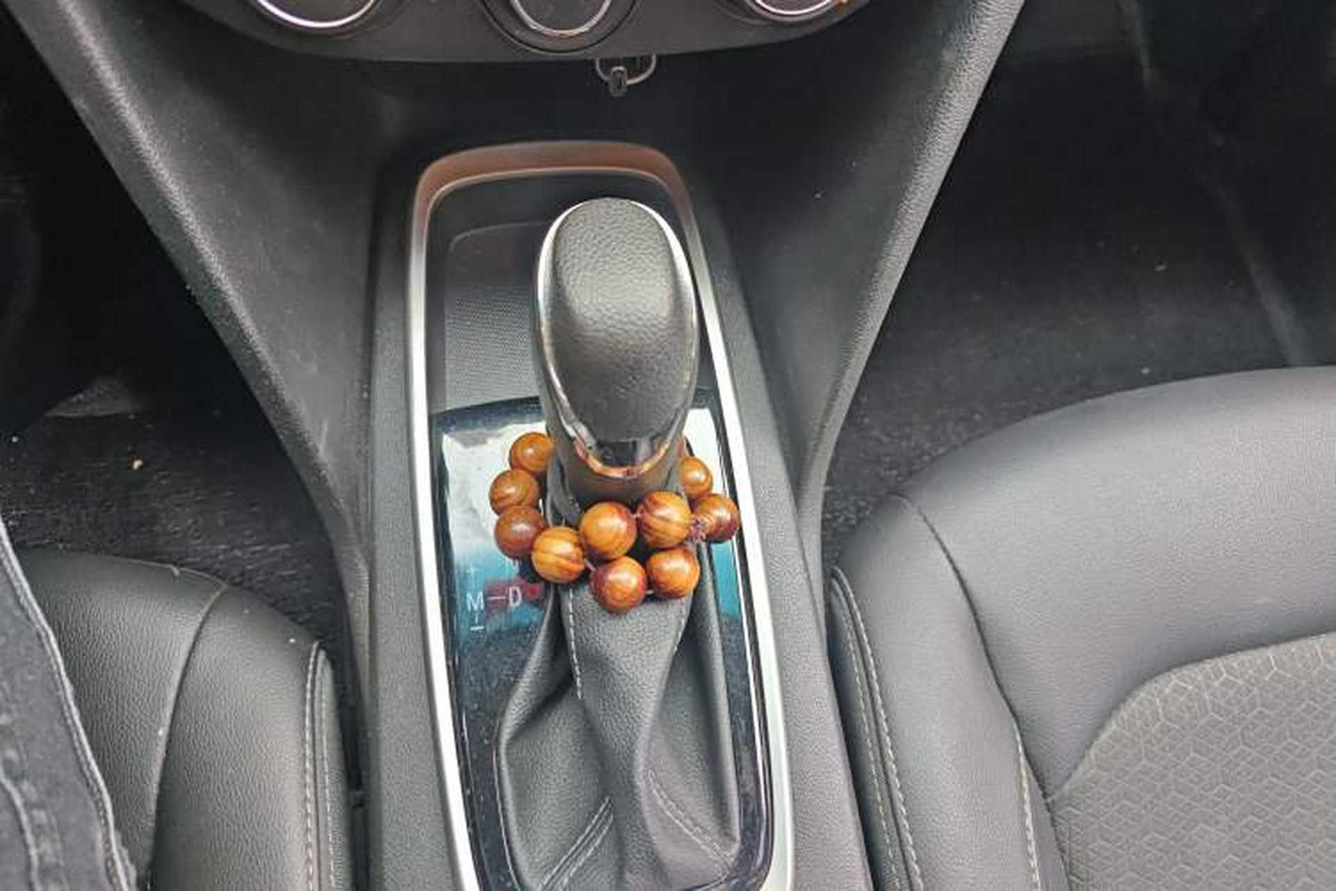 Used Chevrolet Cavalier 2018 320 Automatic Xinyue Edition Gear Lever