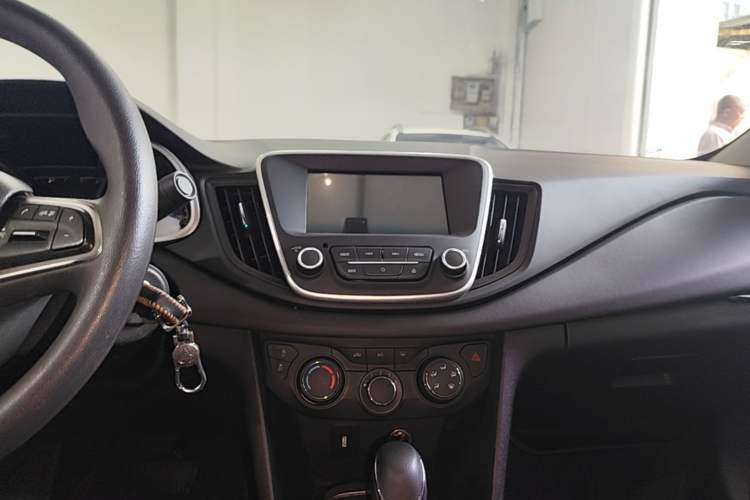 Used Chevrolet Cavalier 2018 320 Automatic Xinyue Edition Audio And AC Panel