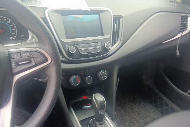 Used Chevrolet Cavalier 2018 320 Automatic Xinyue Edition Center Console