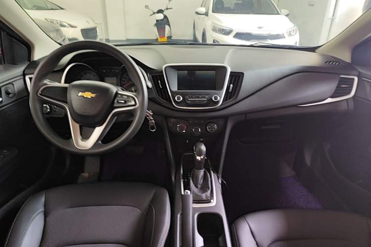 Used Chevrolet Cavalier 2018 320 Automatic Xinyue Edition Center Console