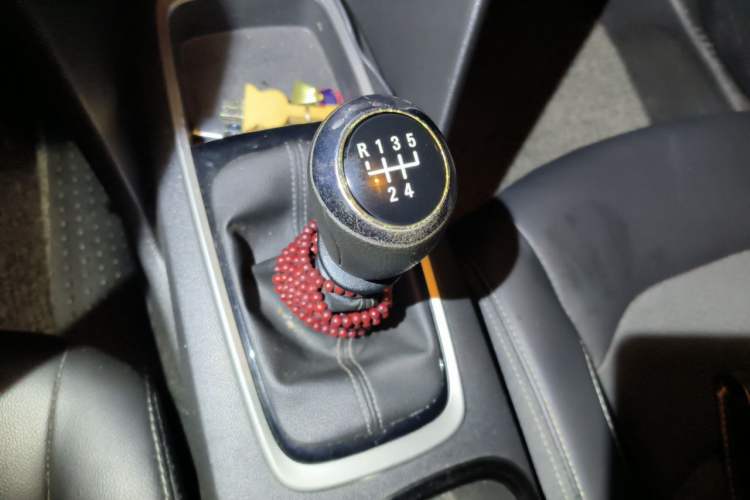 Used Chevrolet Cavalier 2018 320 Manual Xinyue Edition Gear Lever